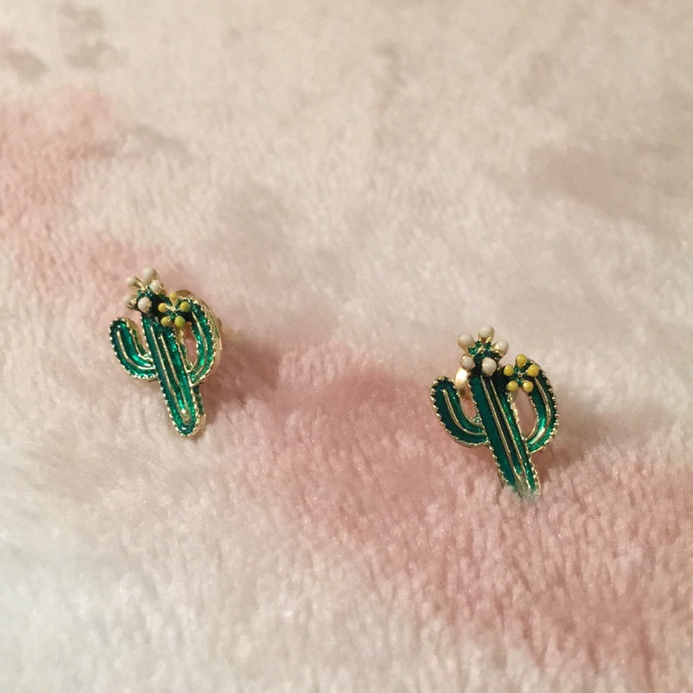 Cactus stud Pierced Earrings NWOT 1/2”